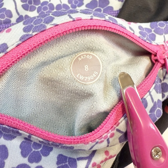 Lululemon Women Size 8 Groovy Run Shorts Black Quilt Summer13 5 Power Purple - Picture 11 of 13